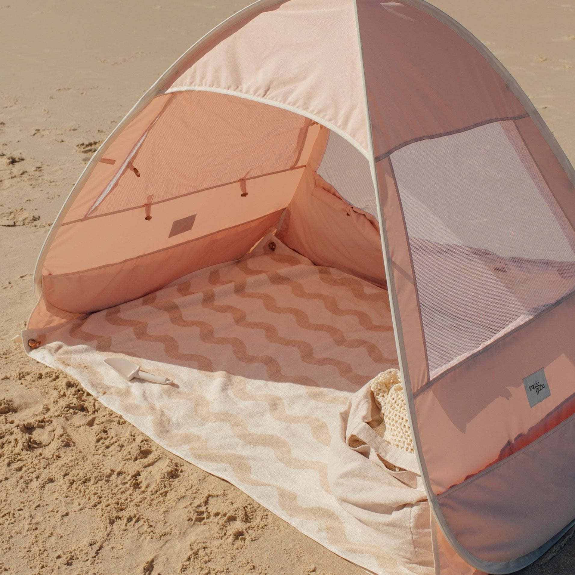 beach tent au Lozi & Gabe: Baby beach tents, pop-up sun shelters